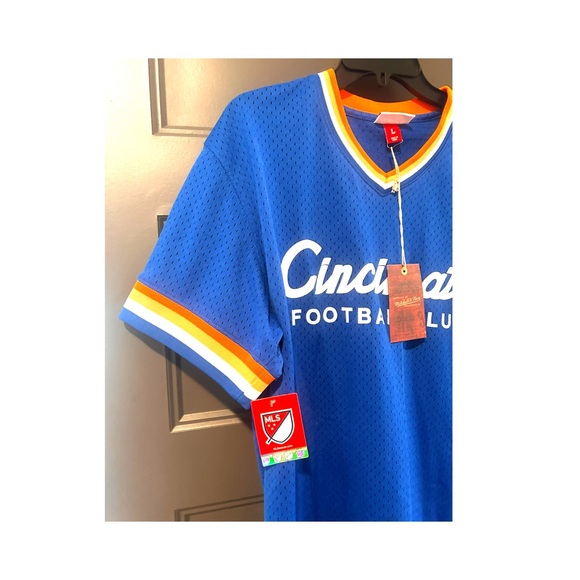 NWT Men's FC Cincinnati Mitchell & Ness Blue Special Script Mesh V-neck jersey L - Picture 5 of 12